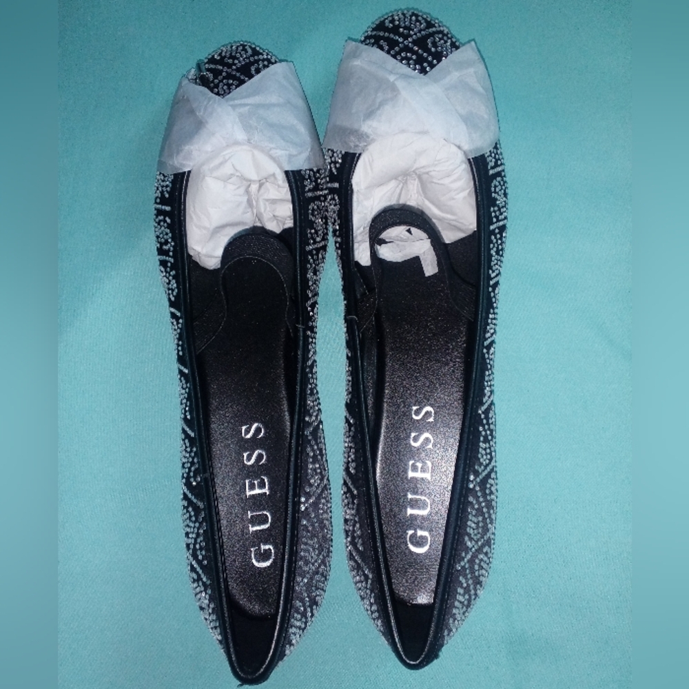 🖤🥈NWOT Guess Black Flats with A Silver Rhinestone Design 9M Dressy Party